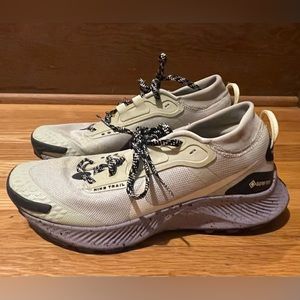 Nike Pegasus Trail 3 GORE-TEX
Waterproof trail running shoes.